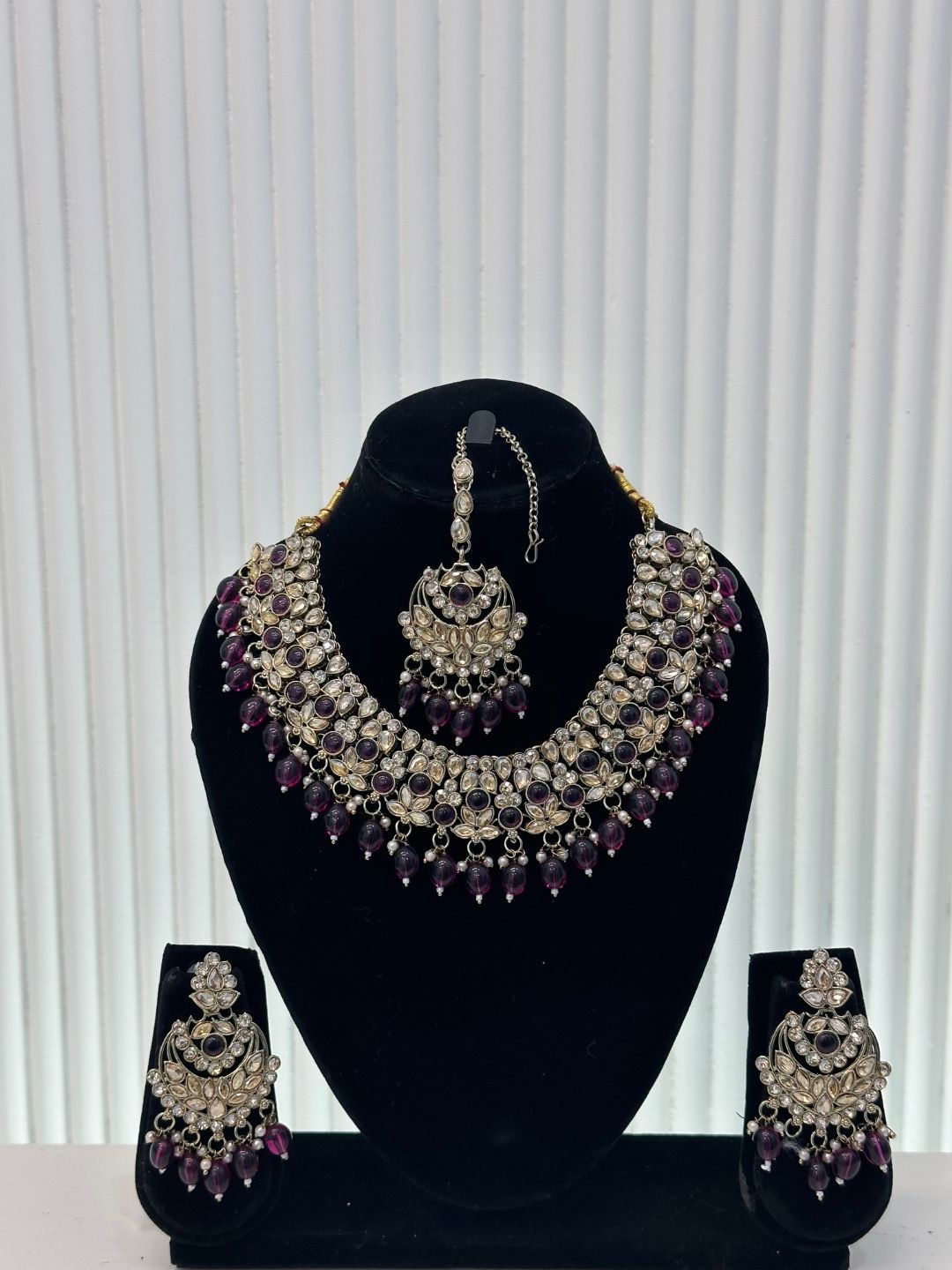 Mehendi Polish Necklace Set In Purple