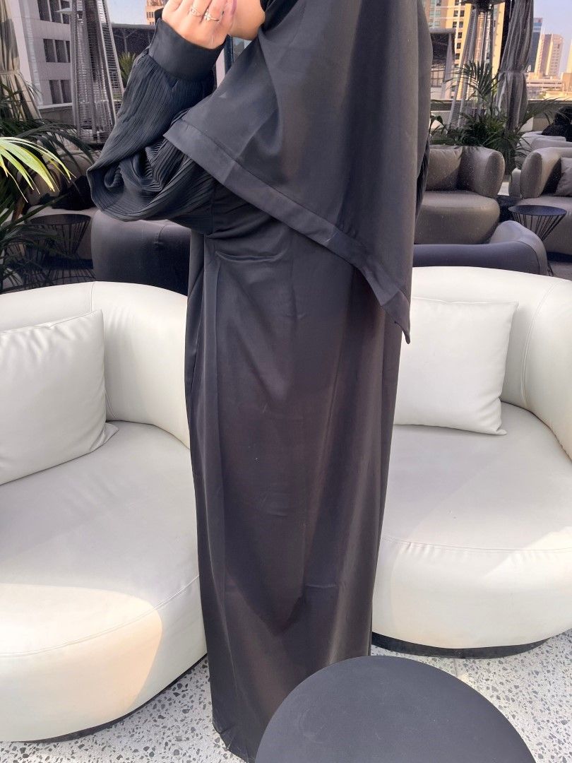 BLK Zipper Abaya