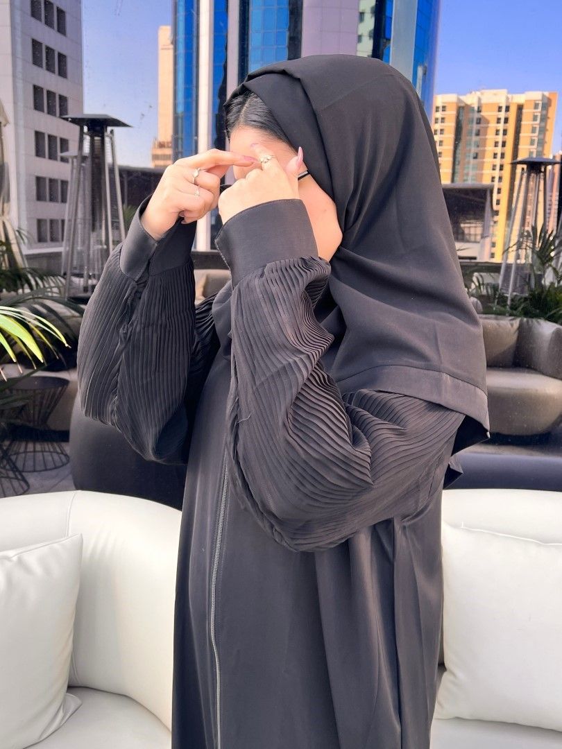 BLK Zipper Abaya